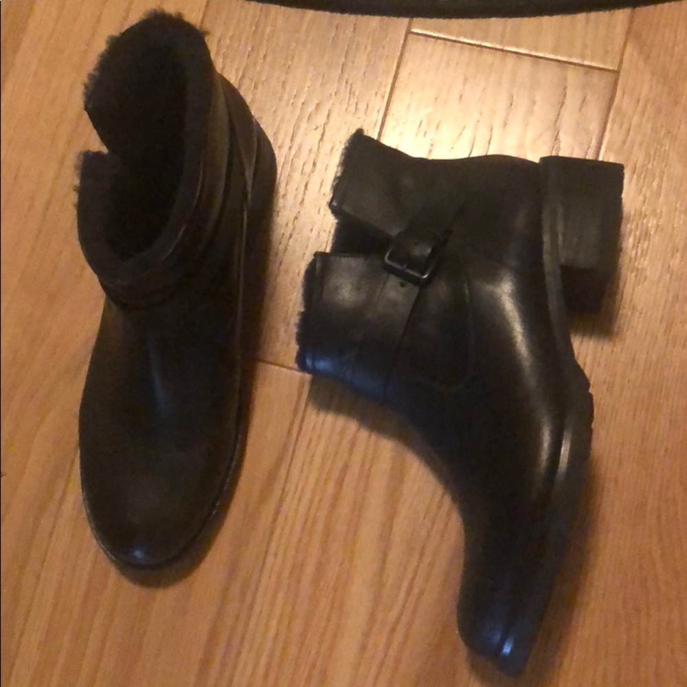 Tahari boots